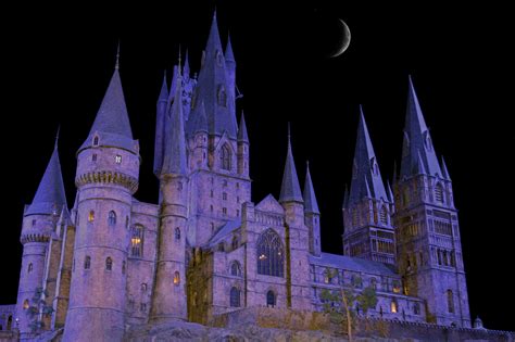 A Glimpse Into the Magical Minos World of Hogwarts Castle